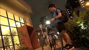 Play Deliver etas to gay's apartment