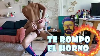 播放 火辣屁股肌肉男在厨房里接受男友的肛交 - 与 Alex Barcelona 和 nikelaos