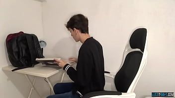 play Cute henry evans cums on his homework while jerking solo