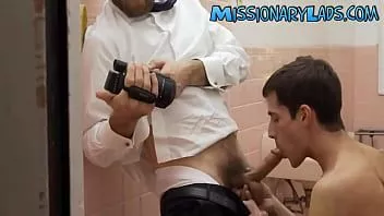 Reproducir Follando duro a dos twinks - missionarylads