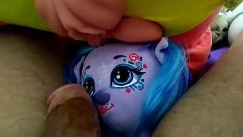 play Peluş yığın oyun ve ejderha peluş Creampie yüz sızıntısı