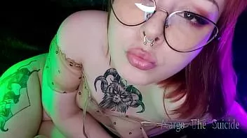 play Si masturba appassionata di una bellissima milf rossa