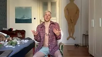 Redare Sissy este mereu înfometată de penis crud