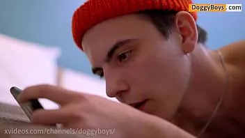 Afspelen Rommelige twink cum load met sexy twink marek