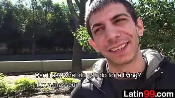 Reproduzir Às vezes, você só tem que começar simples para colocar um cara em alguma diversão fumegante