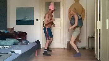 play Sissy está sempre com fome de pau cru