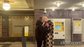 Redare Sissy este mereu înfometată de penis crud