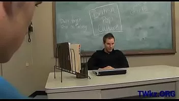 Reproducir Los gays de la escuela disfrutan de una cogida sudorosa