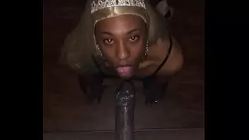 চালান আবলুস সিসি gloryhole এ বিবিসি চুষা