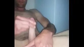 Putar Frankie memukuli dagingnya sampai dia menyemprotkan
