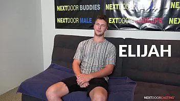 Abspielen Nextdoorstudios – bestanden oder nicht bestanden? Casting-Vorsprechen eines 20-Jährigen mit großem Schwanz