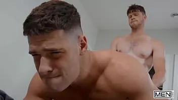 play Finn Harding rimane scioccato quando scopre che il cazzo di Malik Delgaty è nel suo culo invece dello strap-on della sua fidanzata - uomini