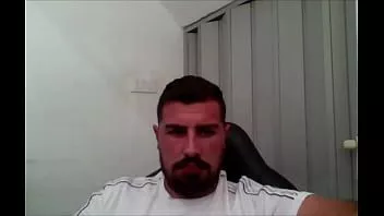 Odtwórz Zboczeniec pokazany masturbuje się w biurze