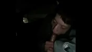 play Dando um boquete no meu amigo tarde da noite