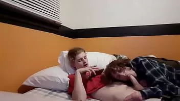 play Ssanie mojego kumpla i rżnięcie jego tyłka na moim łóżku