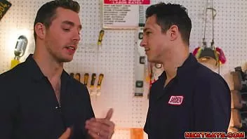 play Guardate e godetevi questa calda e intensa scena di sesso in garage con Carter Woods e Jayden Marcos