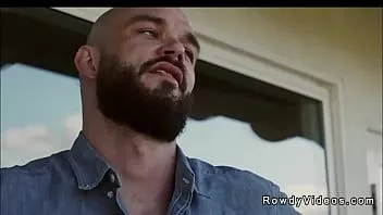 Reproduzir Muscle cowboy anal fode twink mimado em um rancho