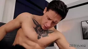 تشغيل مثلي الجنس أخ غير شقيق الشرج يمارس الجنس مع الشباب إخوانه في غرفة النوم