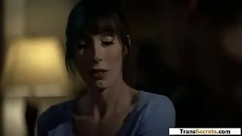 Odtwórz Zarówno ja, jak i moja trans macocha czujemy się samotne