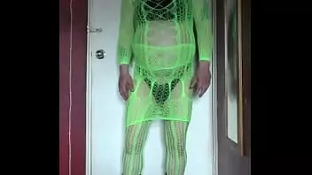 play Bi-crossdressing maminsynek chciałby spotkać się z innym facetem ubranym w ten sposób, żeby naprawdę uprawiać seks analny