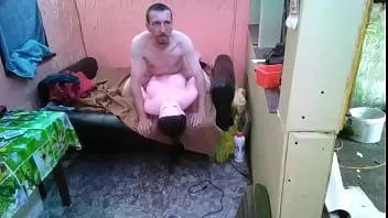 play Jestem 42-letnią dziewicą ruchającą się z lalką