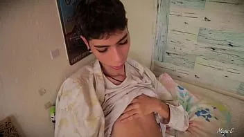 Afspelen Mijn grote latino lul aftrekken met olie totdat ik een mooie dikke lading klaarkom