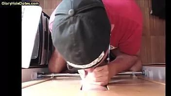 play ধূসর gloryhole dilf মোরগ চুষে এবং তার bf এর বল ধরে