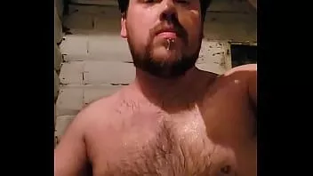 play Gay füllte nach der Masturbation sein Gesicht und seinen Mund mit einer riesigen Menge frischem Sperma!!! Er hat sein eigenes Sperma geschmeckt! füllte sein ganzes Gesicht mit Sperma!