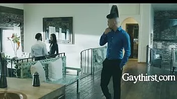 Riproduci Marito etero scopa un agente immobiliare gay