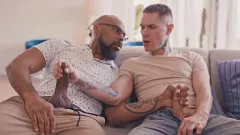 Jouer Branlette et éjaculation de grosse bite de beau-père