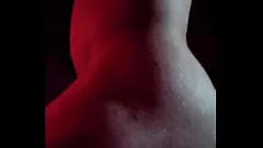 চালান একটি নিখুঁত গাধা এবং বড় শিশ্ন সঙ্গে কামুক একক কর্মক্ষমতা