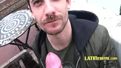 চালান একটি বন্য পাবলিক সেক্স অ্যাডভেঞ্চারের জন্য একটি হট ল্যাটিন টুইঙ্ক আবিষ্কার করা