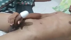 Riproduci Il giovane ragazzo Diego si gode una calda sessione di masturbazione anale gay con intenso piacere