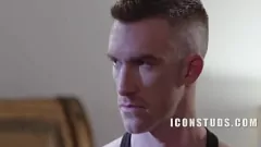 再生 ホットな筋肉質のスタッド、ニック・フィットとケイシー・エベレットが、激しいフェラとアナルアクションを伴う高温多湿の生ハメゲイセックスセッションを繰り広げる