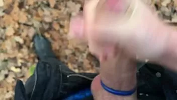 Putar Remaja menggunakan cincin ayam untuk pertama kalinya, orgasme keras! di luar ruangan! / kontol sempurna /