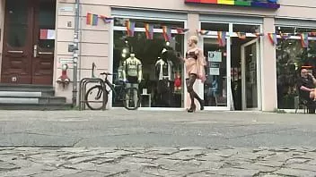 Afspelen Sissy is altijd hongerig naar rauwe lul